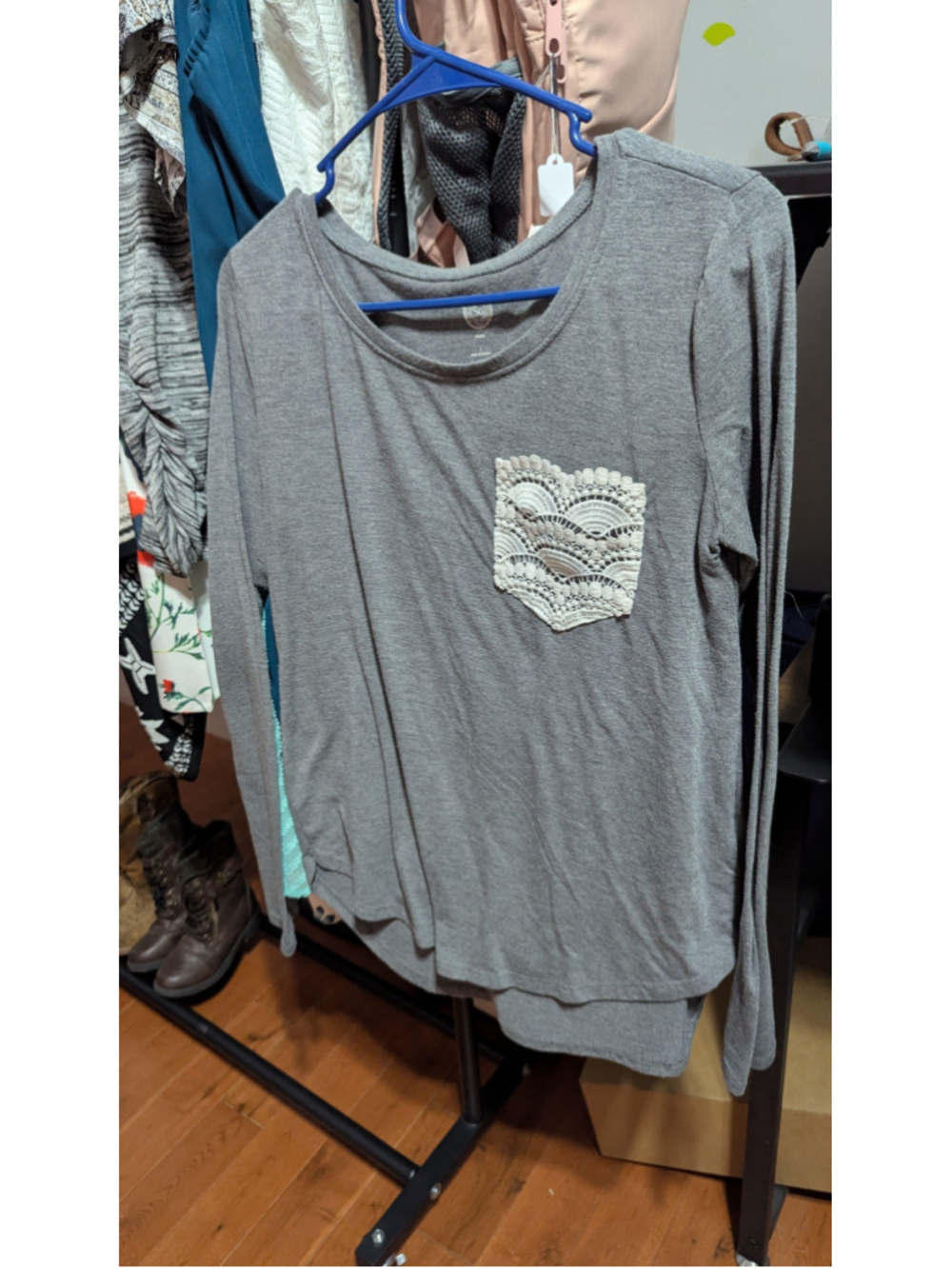 Gray Long Sleeve Top w/ Crochet Pocket | SO Brand Small